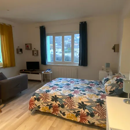 Confortable Meuble Classe 3 Etoiles Шатель-Гийон