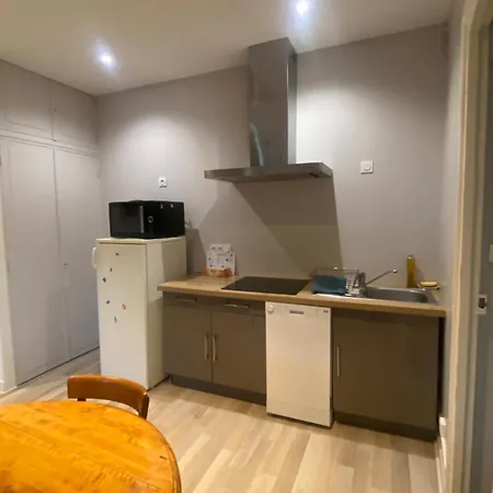 Confortable Meuble Classe 3 Etoiles Шатель-Гийон